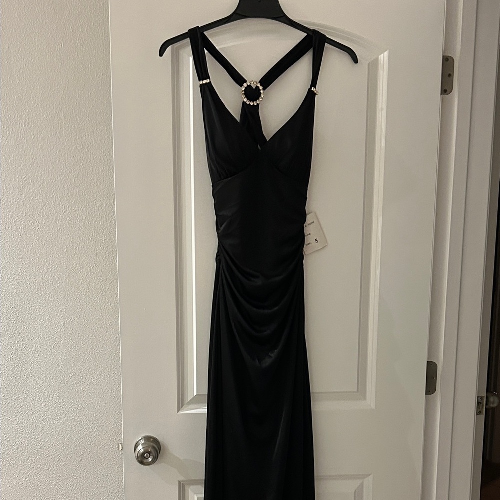 Elegant Black Backless Evening Dress